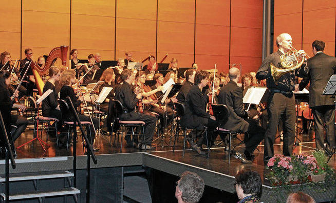 Bild von Eduard Funk mit dem Symphonischen Orchester Ostfildern